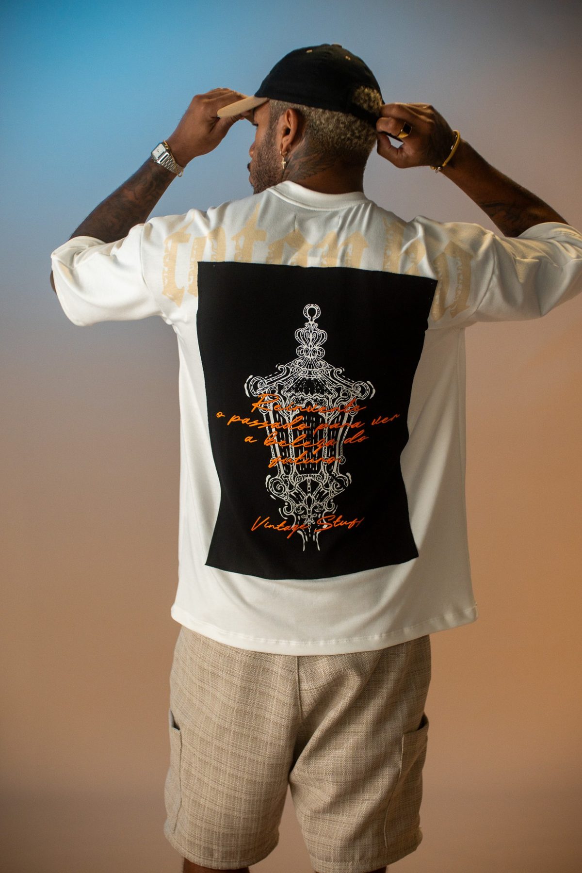 Camiseta manga longa off-white Totanka com estampa nas costas — lampião e Vintage Stuff